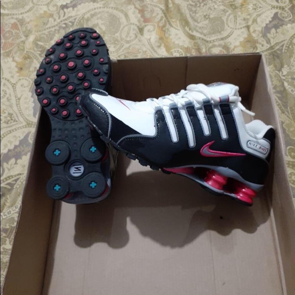 Women’s Nike shox 7.5 (w)